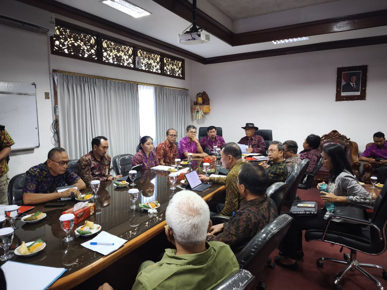 Suasana rapat Pansus TRAP DPRD bahas dugaan pelanggaran Hotel The EDGE Pecatu. (Dok. Istimewa)