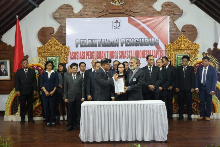 Suasana pelantikan APTISI Bali, Jumat (9/1/2026). (Dok. Istimewa)