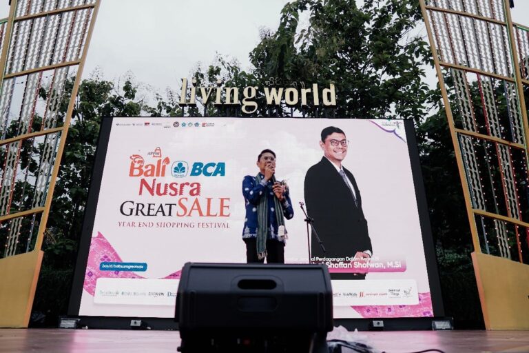 Closing Ceremony Program Bali Nusra Great Sale 2025 di Living World Denpasar, Kamis (16/1/2026). (dok.istimewa)