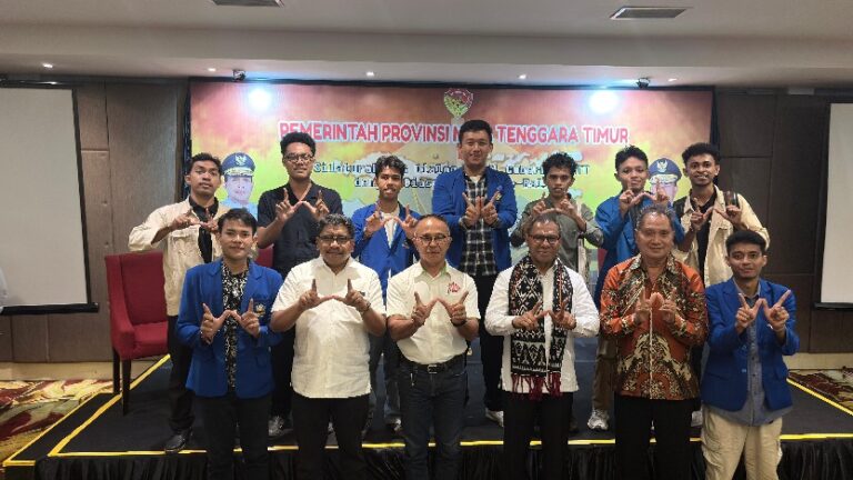 BEM Universitas Warmadewa bersama Wakil Gubernur NTT, Dr. Jhoni Asadoma, M.Hum , dalam kegiatan silaturahmi dan dialog bersama diaspora NTT di Bali, Rabu (29/1/2026). (dok.istimewa)