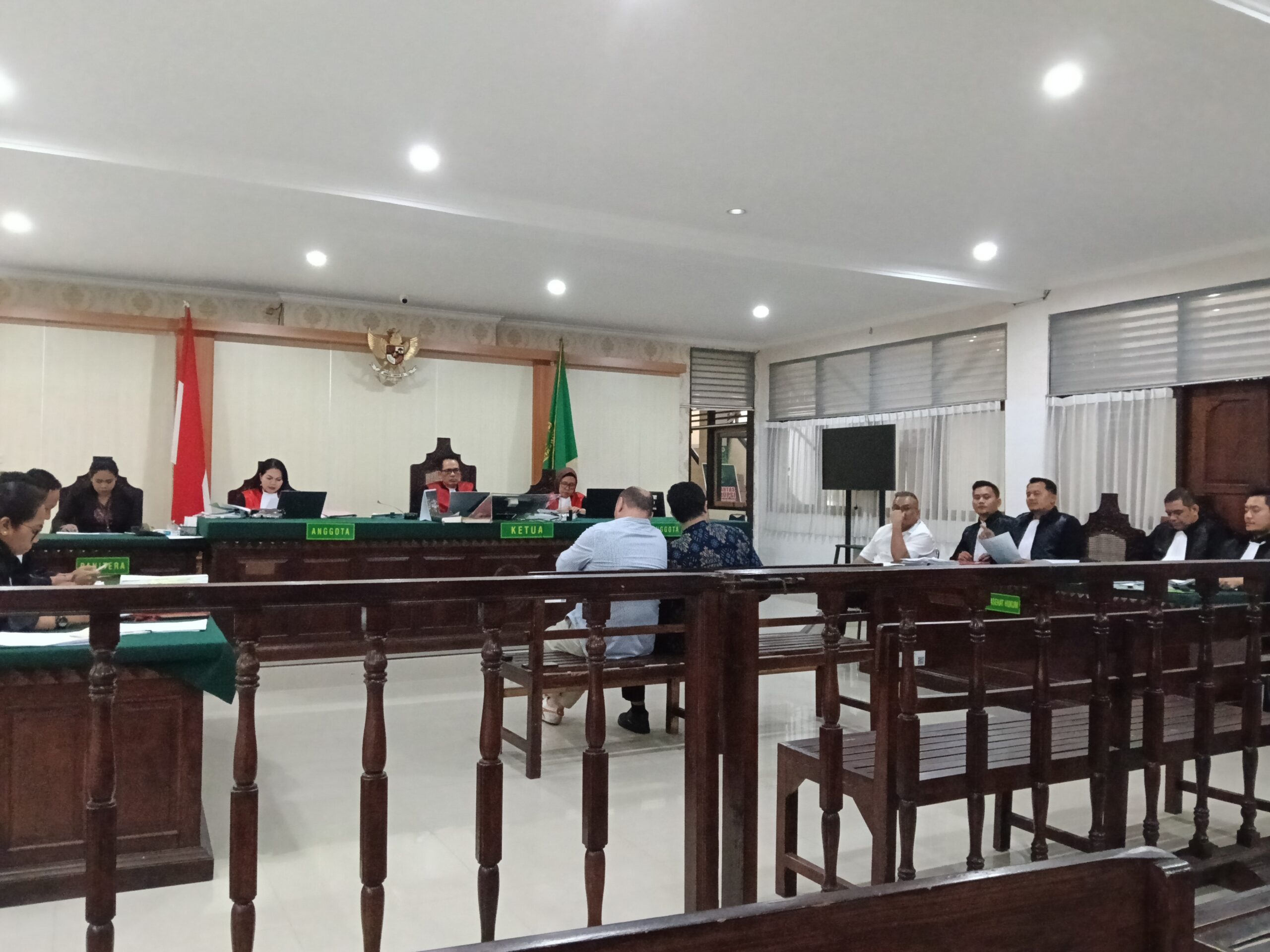 Suasana sidang perkara yang melibatkan pengacara senior Dr. Togar Situmorang di PN Denpasar, Kamis (8/1/2026). (Dok. RealitasBali)