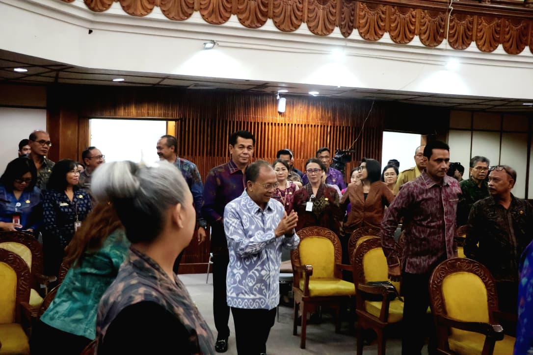 Gubernur Bali Wayan Koster menghadiri Rapat Paripurna ke-23 DPRD Provinsi Bali Masa Persidangan II Tahun Sidang 2025–2026 di Gedung Wiswa Sabha Utama, Denpasar, Senin (19/1/2026). (dok.istimewa)