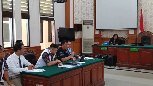 Sidang praperadilan Kepala Kantor Wilayah Badan Pertanahan Nasional (Kakanwil BPN) Bali, I Made Daging di Pengadilan Negeri Denpasar, Jumat (23/1/2026). (dok.Rahma)