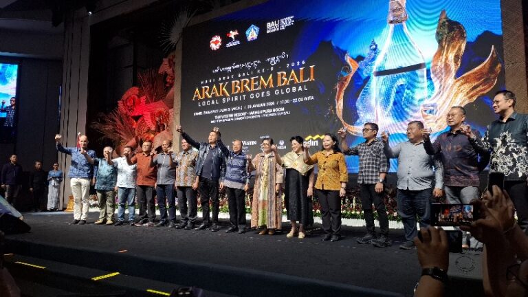 Gubernur Bali Wayan Koster secara langsung membuka Peringatan Hari Arak Bali ke-6 Tahun 2026 yang digelar di The Westin Resort Nusa Dua, Kamis (29/1/2026). (dok.Rahma)
