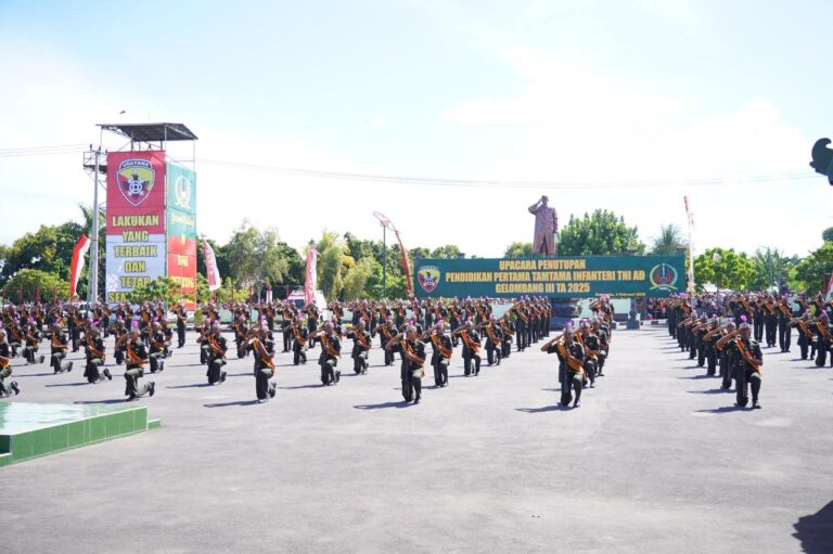 Penutupan Pendidikan Pertama Tamtama Infanteri TNI Angkatan Darat Gelombang III Tahun Anggaran 2025, pada Rabu (4/2/2026), di Lapangan Candradimuka Secata Rindam IX/Udayana, Banyuning, Kecamatan Buleleng, Kabupaten Buleleng. (dok.istimewa)