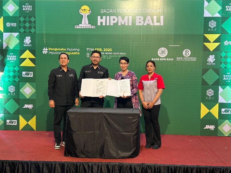 Penandatanganan Nota Kesepahaman antara JNE Cabang Denpasar dan HIPMI Bali pada Sabtu (7/2/2026), di Sovereign Bali Hotel, Badung. (dok.istimewa)