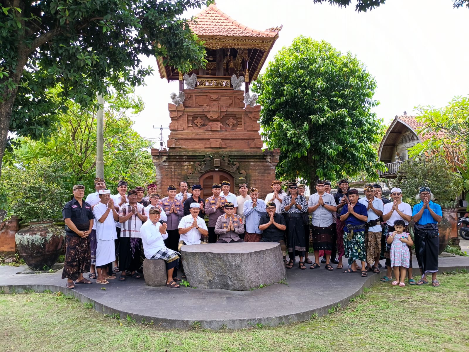 Kunjungan Kapolresta Denpasar Kombes Pol Leonardo D. Simatupang ke Puri Peguyangan. (Dok. Istimewa)