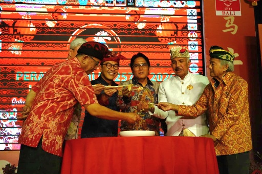 Wakil Gubernur Bali I Nyoman Giri Prasta menghadiri Perayaan Tahun Baru Imlek bersama Perhimpunan Indonesia Tionghoa (INTI) Bali di Hongkong Garden, Sanur, Denpasar, Jumat (20/2/2026). (dok.istimewa)