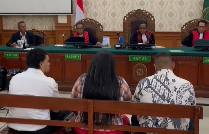 Pembacaan tuntutan terhadap dua eksekutor pembunuhan WN Australia di Pengadilan Negeri Denpasar, Senin (2/2/2026). (dok.istimewa)