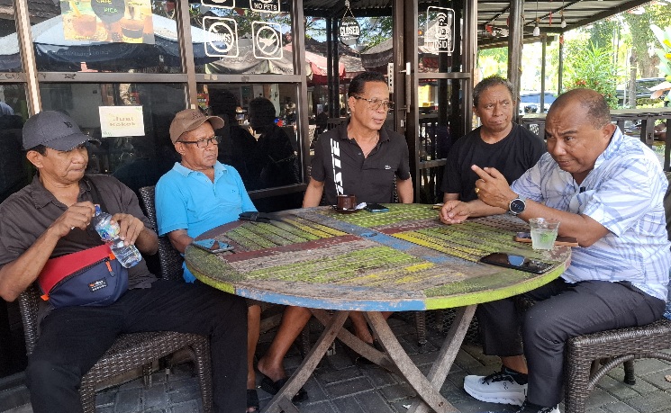 Perhimpunan Jurnalis NTT (PENA NTT) saat melakukan koordinasi terkait kasus yang menimpa salah orang wartawan Kompas.com di Denpasar, pada Minggu (29/3/2026). (dok: Rahma)