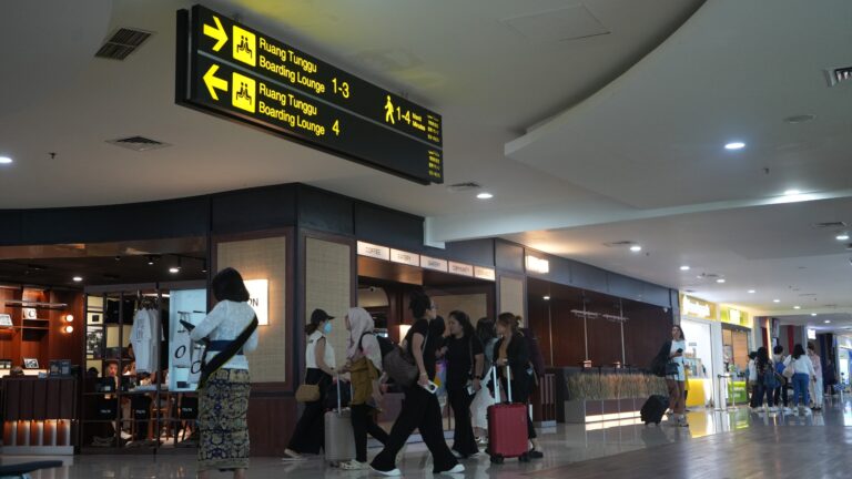 Suasana aktivitas penumpang di Bandara I Gusti Ngurah Rai. (Dok.Istimewa)