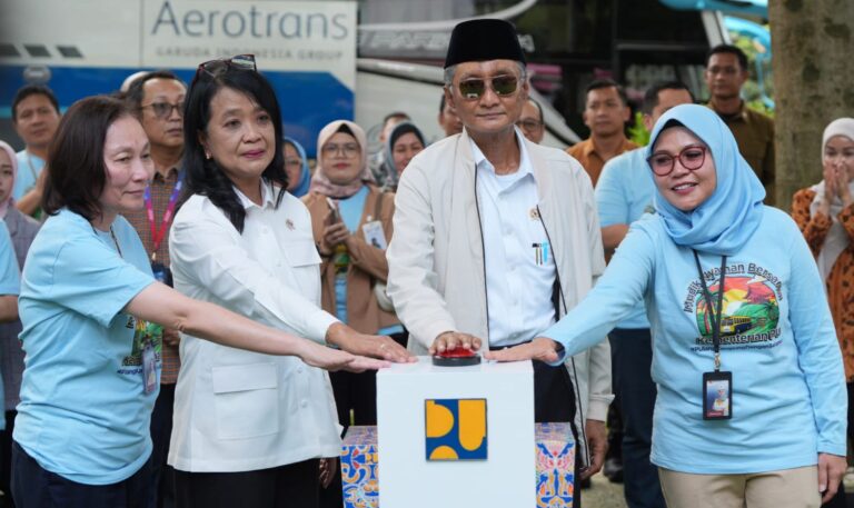 Menteri PU Dody Hanggodo saat melepas peserta Mudik Nyaman Lebaran. (Dok. Istimewa)