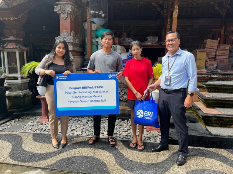 BRI Cabang Kuta serahkan bantuan sembako jelang Hari Raya Nyepi dan Idulfitri. (Dok. Istimewa)