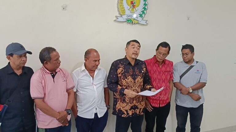 Anggota DPD RI dari Bali Shri I Gusti Ngurah Arya Wedakarna saat menerima audiensi PENA NTT. (Dok. Istimewa)