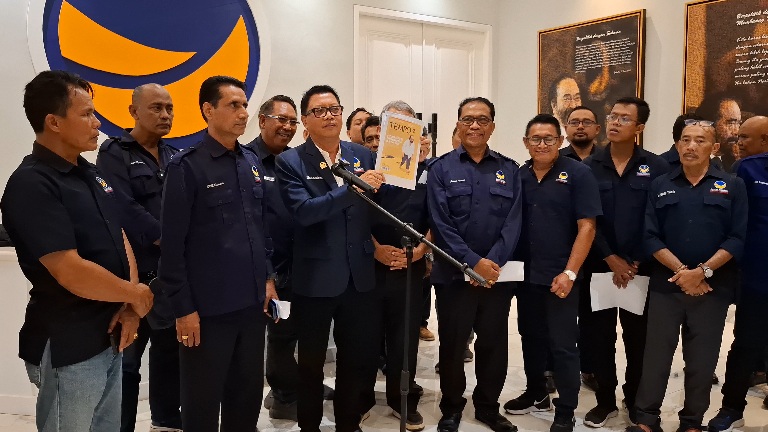 DPW Partai Nasdem Bali saat konferensi pers di Kantor DPW Nasdem Bali, Selasa (14/4/2026). (dok: Rahma)