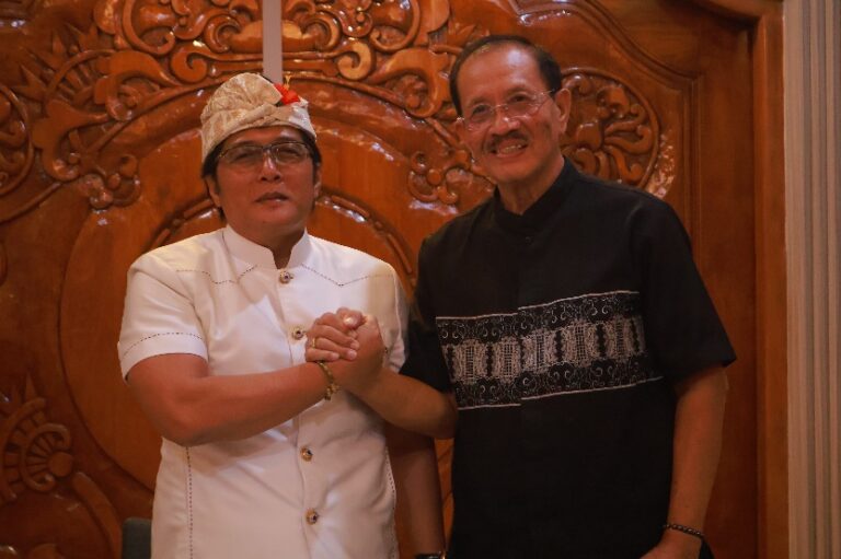 Wakil Gubernur Bali I Nyoman Giri Prasta (kiri) dan Ketua KONI Bali, Gusti Ngurah Oka Darmawan (kanan) saat terima audiensi Komite Olahraga Nasional Indonesia (KONI) Bali di Rumah Jabatan Wakil Gubernur, Renon, Denpasar, Jumat (6/3/2026). (dok: istimewa)