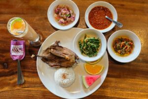 Menu andalan di Restoran Bebek Bengil, yaitu Bebek Crispy. (dok: istimewa)