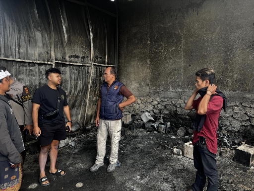 Api Tiba-tiba Membesar di Lahan Puing Padangsambian, Polisi Amankan Pengelola