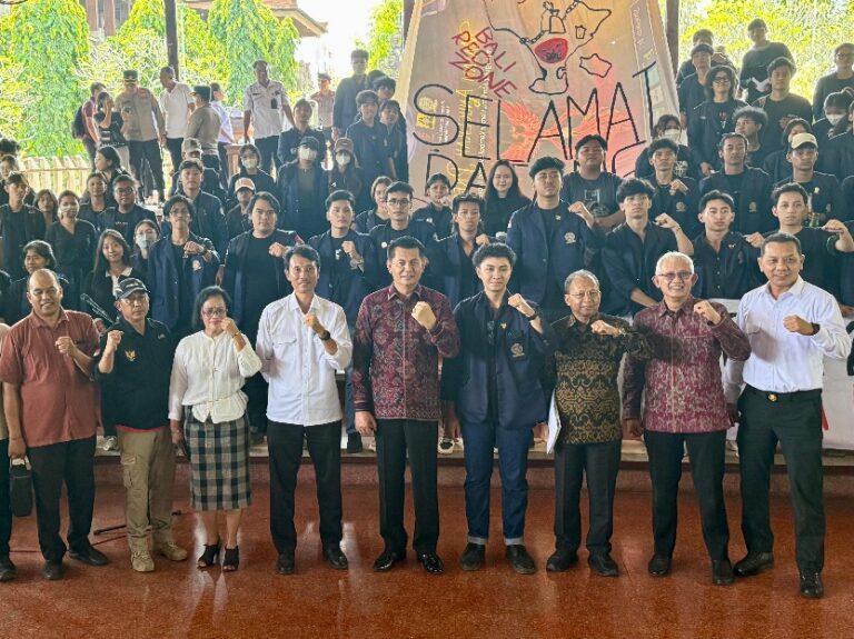 Dialog langsung dengan Gubernur Bali Wayan Koster beserta jajaran, di Kantor DPRD Bali, Rabu (22/4/2026). (dok: istimewa)