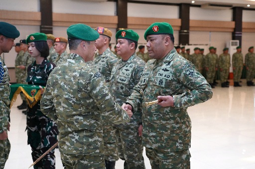 Upacara Serah Terima Jabatan (Sertijab) dan Tradisi Laporan Korps sejumlah pejabat utama jajaran Kodam IX/Udayana di Aula Supardi Makodam IX/Udayana, Denpasar, Selasa (26/5/2026). (dok: Kodam IX/Udayana)