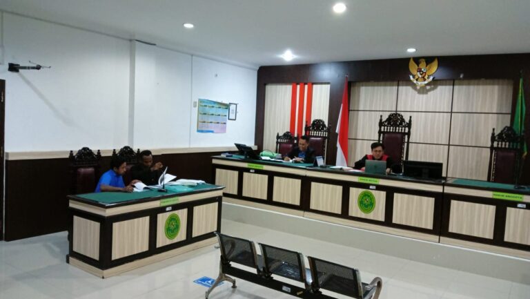 Suasana sidang perkara yang melibatkan petani holtikultura di PN Oemlasi.