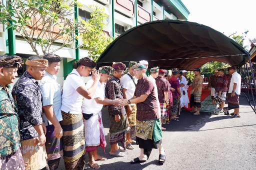 Simakrama Hari Raya Galungan dan Kuningan yang digelar di Wantilan Pura Agung Udayana, Makodam IX/Udayana, Jalan Udayana Nomor 1 Denpasar, Jumat (19/6/2026). (dok: istimewa)