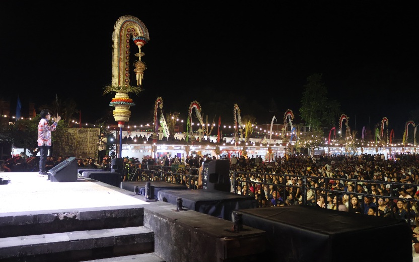 Wakil Gubernur Bali, I Nyoman Giri Prasta dalam penutupan Karangasem Festival 2026 yang dirangkaikan dengan peringatan Hari Jadi Kota Amlapura ke-386 di Taman Budaya Candra Bhuana, Amlapura, Senin (22/6/2026). (dok: istimewa)