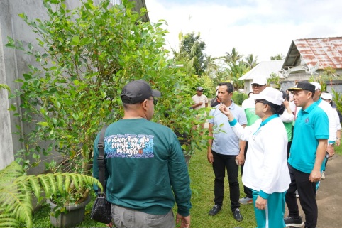 Putri Koster saat monitoring dan evaluasi (Monev) Gerakan Kulkul PKK dan Posyandu di Banjar Tiga Kawan, Desa Penglumbaran, Bangli, Minggu (3/5/2026). (dok: istimewa)