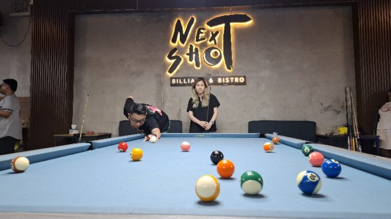 Adi dan Sandy selaku Owner Next Shot Billiard & Bistro di Denpasar. (dok: Rahma)