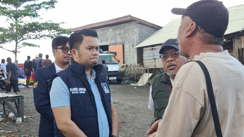 Ketua Umum Barisan Muda Partai Amanat Nasional (BM PAN) sekaligus Anggota DPR RI Komisi I Fraksi PAN, Slamet Ariyadi, bersama Ketua DPW BM PAN Bali mengunjungi Desa Nelayan Kusamba, Kecamatan Dawan, Kabupaten Klungkung, Jumat (24/7/2026). (dok: Rahma)