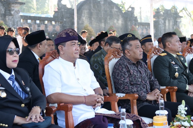 Badan Pengawas Pemilihan Umum (Bawaslu) Provinsi Bali perkuat sinergi dengan Kepolisian Daerah (Polda) Bali di momentum Hari Bhayangkara ke-80 yang digelar Polda Bali di Lapangan Niti Mandala Renon, Denpasar, Rabu (1/7/2026). (dok: istimewa)