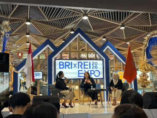 Priority Banking Manager BRI Prioritas Yanita Vidya Savitri dalam kegiatan talkshow yang digelar dalam REI Expo 2026 di Living World Denpasar, Jumat (10/7/2026). (dok: istimewa)