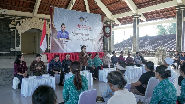 Aksi Sosial Bergerak dan Berbagi digelar Tim Penggerak (TP) PKK Provinsi Bali di di tiga kecamatan di Kabupaten Tabanan, Jumat (17/7/2026). (dok: istimewa)