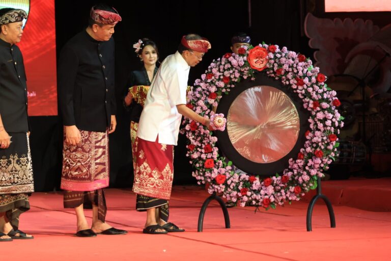 Gubernur Bali Wayan Koster saat menutup gelaran PKB 2026. (Dok. Istimewa)