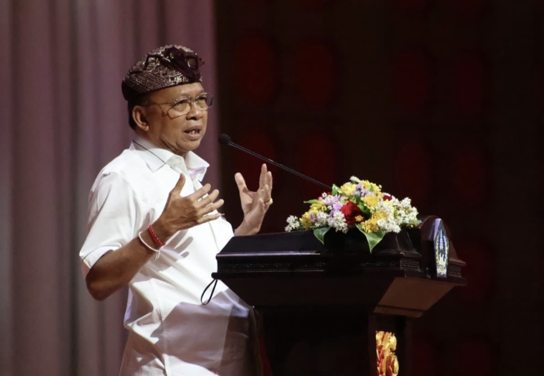 Gubernur Bali Wayan Koster di acara Sosialisasi Pengelolaan Sampah Sektor Horeka di Balai Budaya Giri Nata Mandala, Kabupaten Badung, Kamis (7/5/2026). (dok: istimewa)