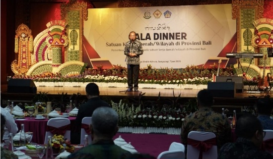 Gubernur Bali Wayan Koster dalam Gala Dinner Satuan Kerja Daerah/Wilayah di Provinsi Bali terkait Pemeriksaan Tahun 2026 yang berlangsung di Gedung Kertha Sabha, Jayasabha, Denpasar, Minggu (7/6/2026). (dok: istimewa)