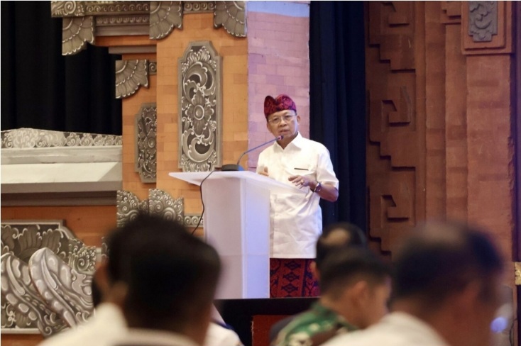 Gubernur Bali Wayan Koster dalam Focus Group Discussion (FGD) Penguatan Aksesibilitas Transportasi dari dan Menuju Bandara I Gusti Ngurah Rai di Hotel Discovery Kartika Plaza, Kuta, Senin (15/6/2026). (dok: istimewa)
