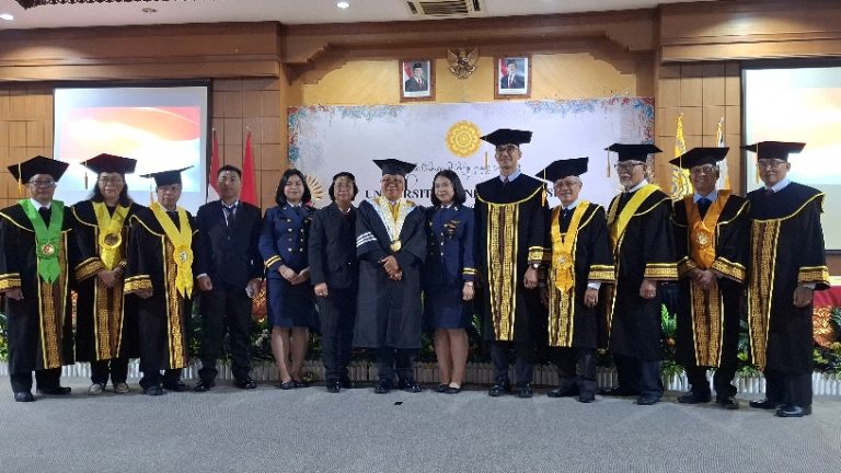Anak Agung Gede Dalem Pemayun, SH., M.A.P., CCMS., resmi menyandang gelar Doktor Ilmu Agama dan Kebudayaan Universitas Hindu Indonesia (UNHI). (dok: Rahma)