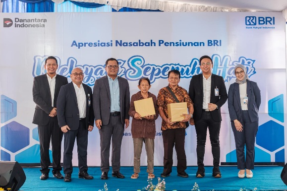 PT Bank Rakyat Indonesia (Persero) Tbk melalui Kantor Cabang Pembantu (KCP) Telesera gelar Apresiasi Layanan Pensiunan bertajuk "Melayani Sepenuh Hati, Bersama dalam Harmoni, Bersama dalam Sejahtera" di Denpasar, Senin (3/8/2026). (dok: bri)