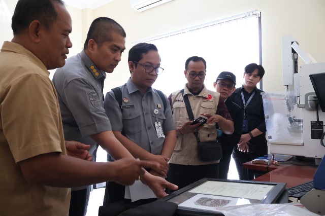 Koordinasi monitoring oleh Kantor Wilayah Kementerian Hukum Bali bersama Direktorat Jenderal Kekayaan Intelektual (DJKI) Kementerian Hukum RI di Pusat Pengembangan Sentra Industri Kerajinan Perak, Desa Celuk, Kecamatan Sukawati, Selasa (11/8/2026). (dok: istimewa)