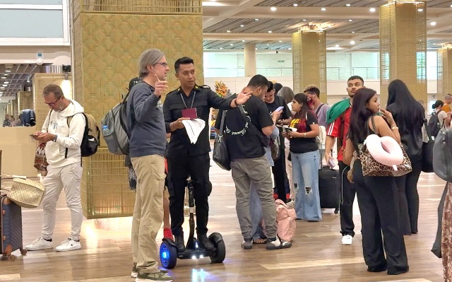 Suasana Bandara Internasional I Gusti Ngurah Rai di terminal kedatangan dan keberangkatan internasional hingga Minggu (6/9/2026) berlangsung aman dan kondusif. (dok: istimewa)