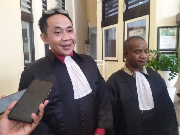 Kuasa Hukum RU, I Wayan Sudiarta, S.H., dan Hendrik T. Selan, S.H. (dok: redaksi)