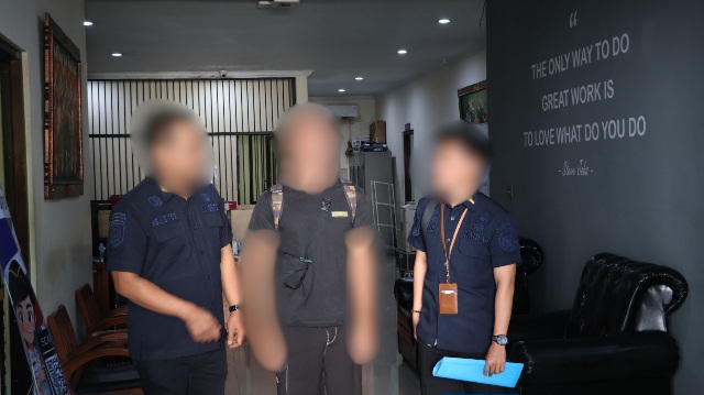 Warga Negara Prancis berinisial YGB (22), serahkan diri ke Kantor Imigrasi Kelas I TPI Denpasar dan dideportasi melalui Bandar Udara Internasional I Gusti Ngurah Rai, Bali, Jumat (18/9/2026), usai overstay 100 hari. (dok: istimewa)