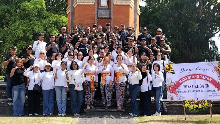 Foto bersama FOKSA Bali saat memperingati Hari Ulang Tahun (HUT) ke-34 di Taman Pujaan Bangsa (TPB) Margarana, Tabanan, Minggu (20/9/2026). (dok: Rahma)