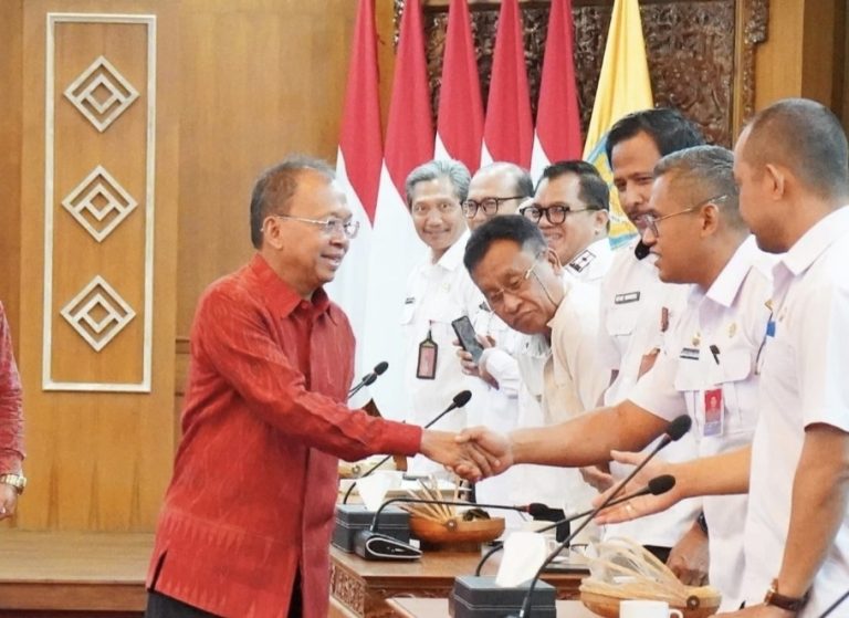 Gubernur Bali Wayan Koster dalam Rapat Koordinasi Persiapan Kawasan Emisi pada, Rabu (5/8/2026). (dok: istimewa)