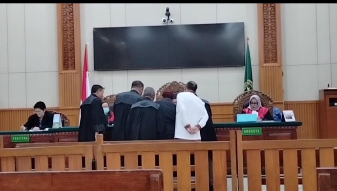 Suasana sidang lanjutan perkara dugaan pemalsuan surat sporadik yang berkaitan dengan sengketa lahan di Subak Kerdung, Pedungan, dengan terdakwa AA Ngurah Darmawan, digelar di Pengadilan Negeri (PN) Denpasar, Kamis (1/10/2026). (dok: redaksi)