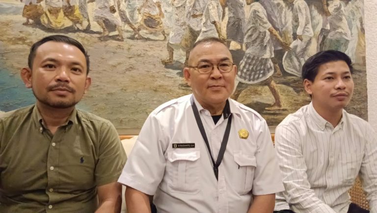 Bramana Budianto bersama perwakilan PT Satu Properti dan PT Reyland Property. (Dok. RealitasBali)
