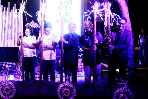 Gubernur Bali Wayan Koster saat membuka BRIMo Nusa Dua Eco Market 2026 di Sidewalk Pulau Peninsula, kawasan The Nusa Dua, Badung, Sabtu (8/8/2026). (dok: istimewa)